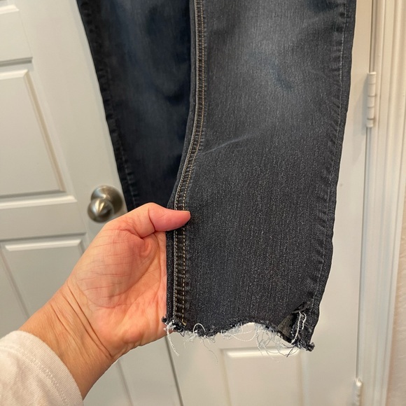 Democracy Woman’s Dark Wash Absolution Technology Jeans size:6 - Picture 3 of 6